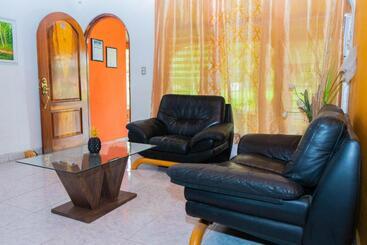 هاستل Hostal Familiar Argeñal