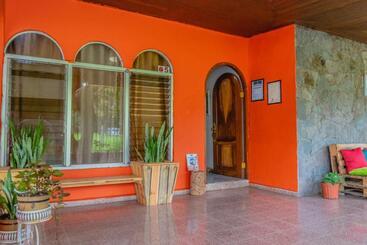 هاستل Hostal Familiar Argeñal