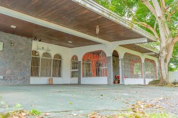 هاستل Hostal Familiar Argeñal