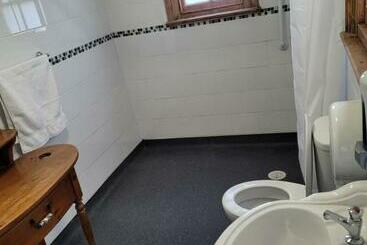 هاستل Les Fleurs Accommodation