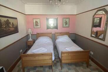 هاستل Les Fleurs Accommodation