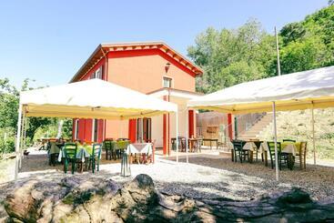 هتل Agriturismo La Vecchia Cascina