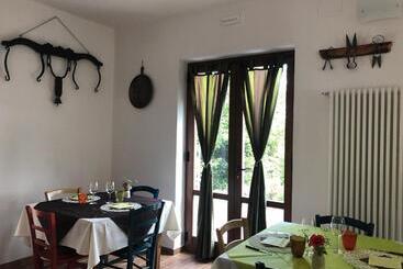 هتل Agriturismo La Vecchia Cascina