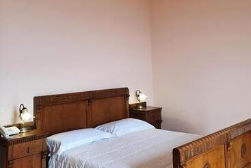 هتل Albergo Palazzo Sant Anna