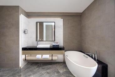 هتل Courtyard By Marriott Jiangyin