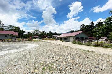 هتل Spot On 90279 Kinomulok Garden