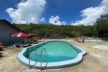 هتل Spot On 90279 Kinomulok Garden