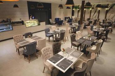 The Taj Hotel فندق التاج