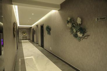 The Taj Hotel فندق التاج