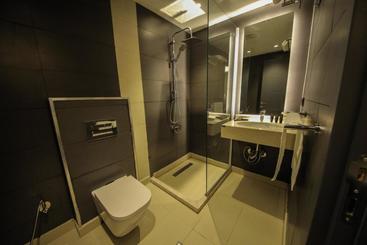 The Taj Hotel فندق التاج
