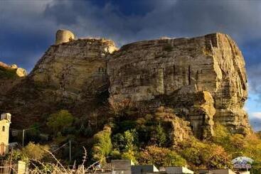 تختخواب و صبحانه Corleone Guesthouse