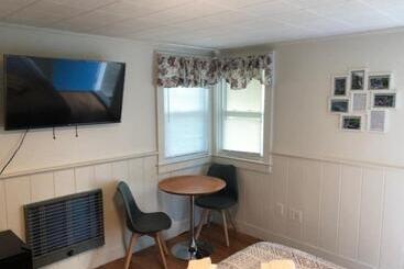 Herring Run Motel And Tiny Cabins