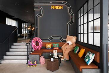 هتل Moxy Milton Keynes