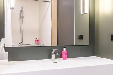هتل Moxy Utrecht