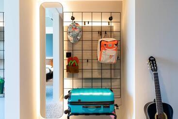 هتل Moxy Utrecht