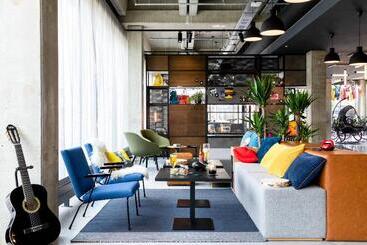 هتل Moxy Utrecht