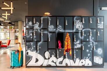 هتل Moxy Utrecht