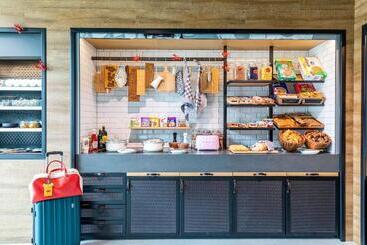 هتل Moxy Utrecht