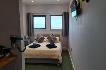 هتل No 4 Ocean Cabins   Saundersfoot Harbour   Saundersfoot