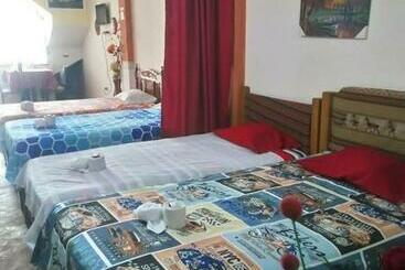 پانسیون Inti Hostel Airport