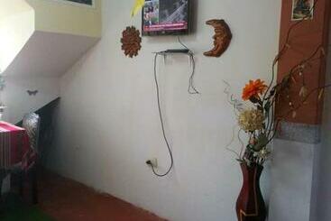 پانسیون Inti Hostel Airport
