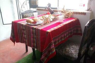 پانسیون Inti Hostel Airport