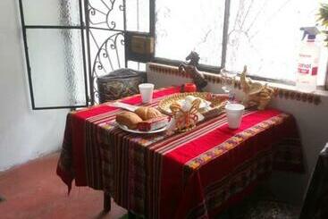 پانسیون Inti Hostel Airport