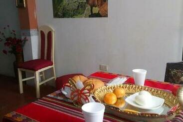 پانسیون Inti Hostel Airport