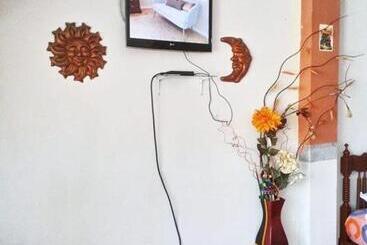 پانسیون Inti Hostel Airport