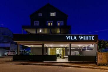 تختخواب و صبحانه Vila White