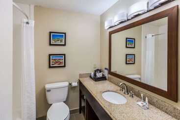 هتل Quality Inn
