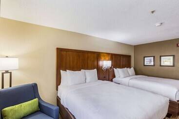 هتل Quality Inn