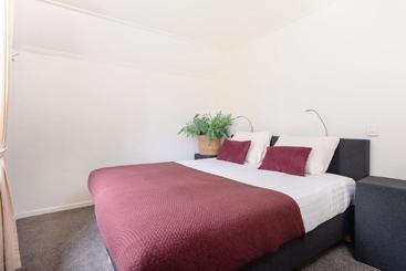 استراحتگاه Luxury Group Accommodation For 14 People