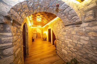 هتل Berati Castle