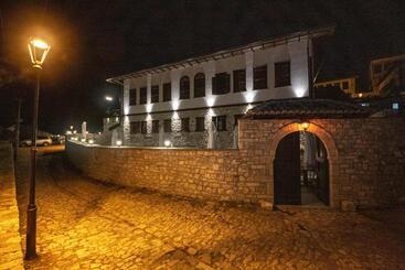 هتل Berati Castle