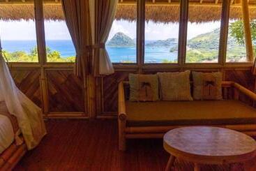 هتل Elang Hillside Bamboo Villas