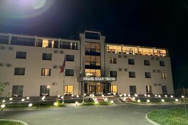 هتل Grand Khan Tengri 4