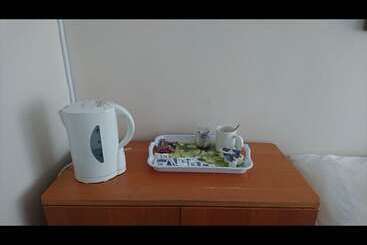 Room In Guest Room   Double With Shared Bathroom Sleeps 1 2 Located 5 Minutes From Heathrow Dsbyr - Hayes