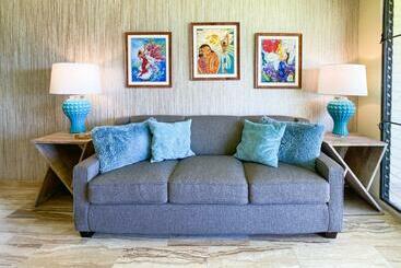 Waiohuli Beach Hale D227 Aloha La I Oceanfront/1b1b/wifi/ac/cable/pool/extras