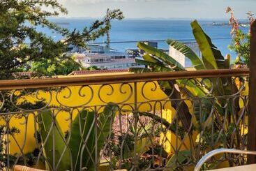 هتل Casa Do Amarelindo