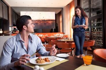 هتل Centro Barsha By Rotana