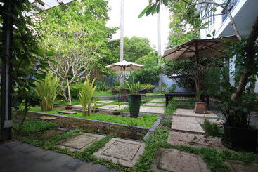 هتل Frangipani Villa-90s