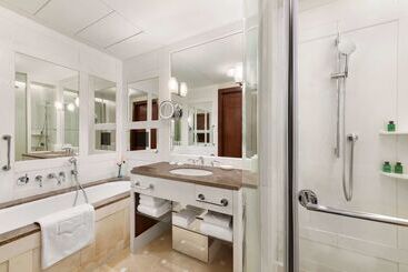 هتل Futian Shangri La, Shenzhen,near To Shenzhen Convention&exhibition Centre, Futian Railway Station