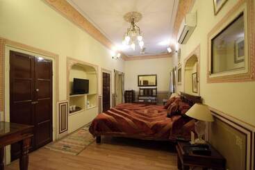 هتل Hari Mahal Palace By Pachar Group