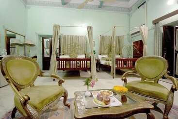 هتل Hari Mahal Palace By Pachar Group