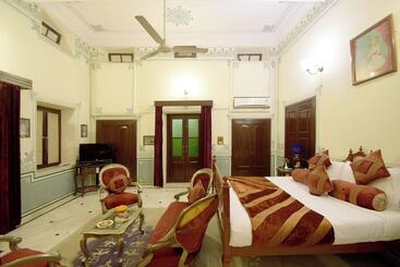 هتل Hari Mahal Palace By Pachar Group
