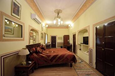 هتل Hari Mahal Palace By Pachar Group