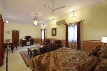 هتل Hari Mahal Palace By Pachar Group