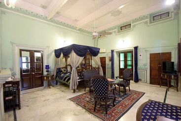 هتل Hari Mahal Palace By Pachar Group