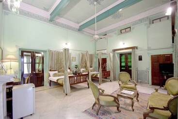 هتل Hari Mahal Palace By Pachar Group